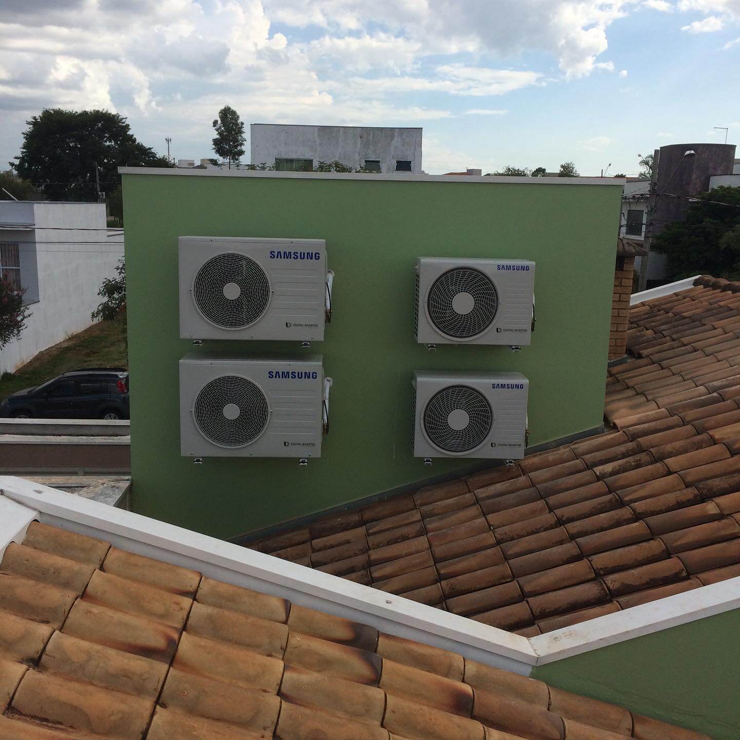Condensadoras externas instaladas com precisão